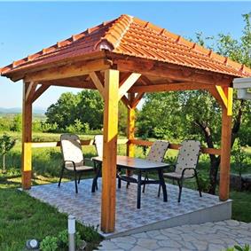 3 Bedroom Villa with Pool & Tennis Court near Sinj, sleeps 8